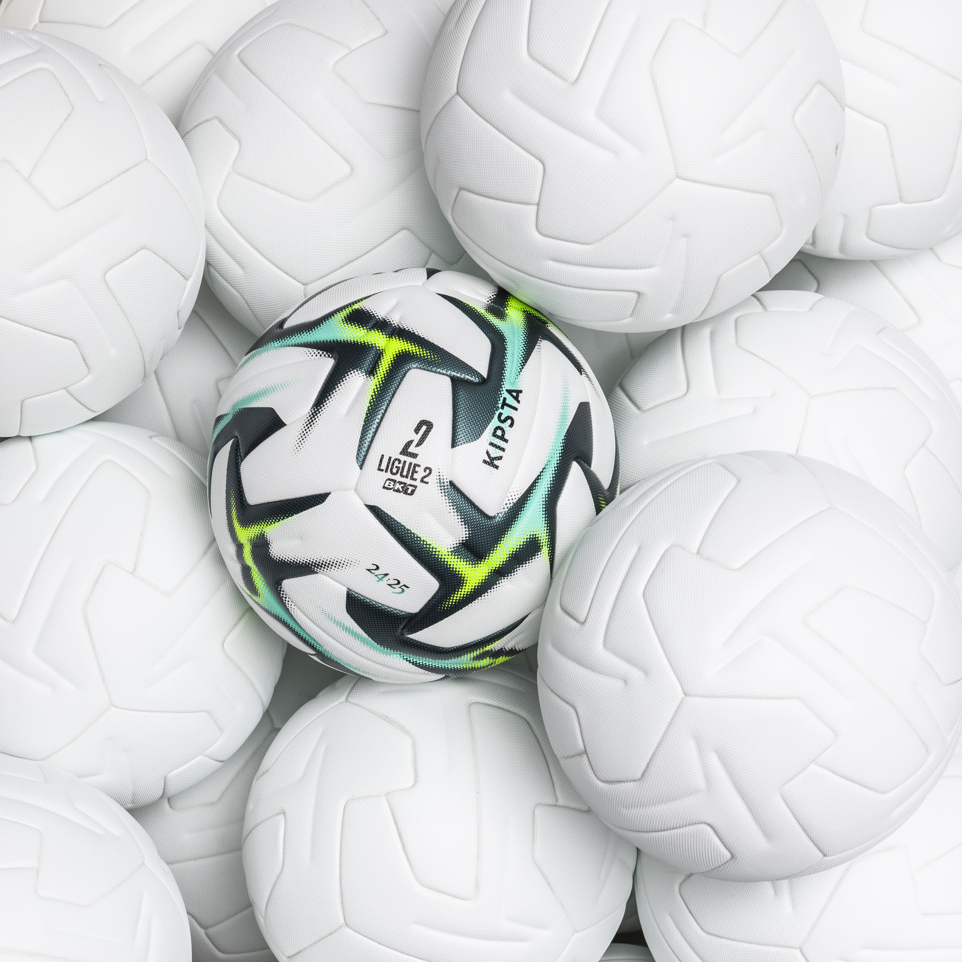 New official Kipsta ball for Ligue 2 BKT